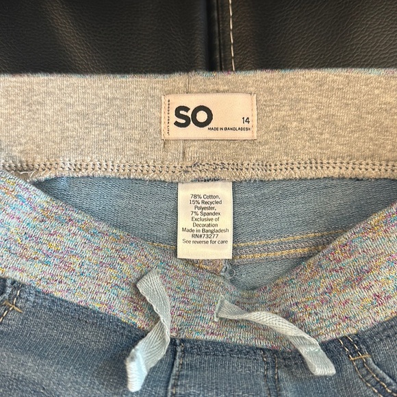 SO Shorts with Embroidered Flowers - Picture 4 of 4